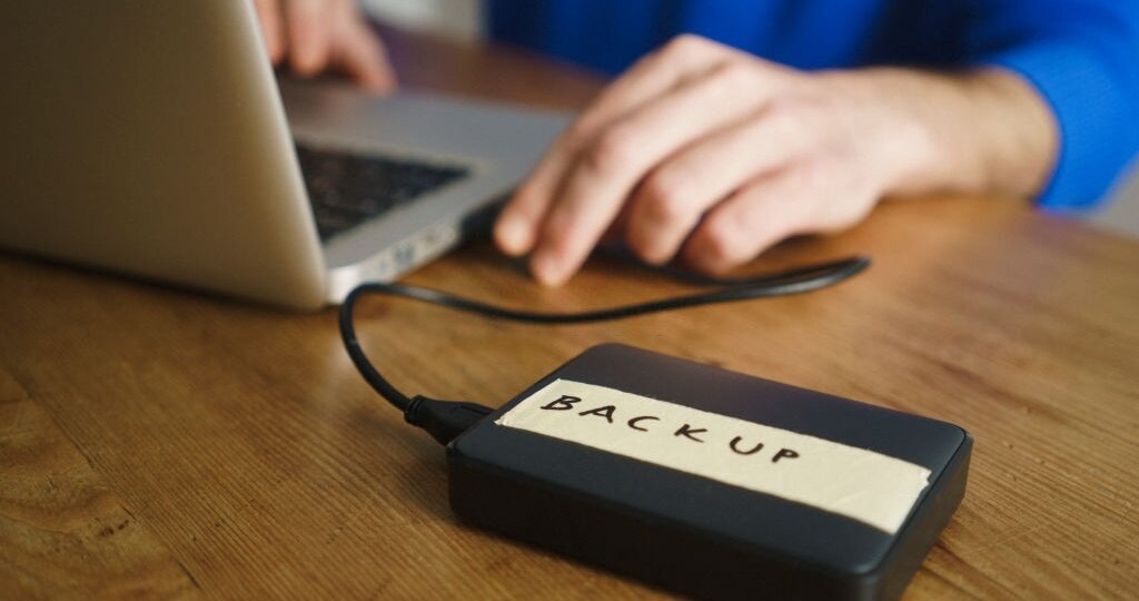 backup-from-laptop-using-an-external-HDD-laptopshopdubai